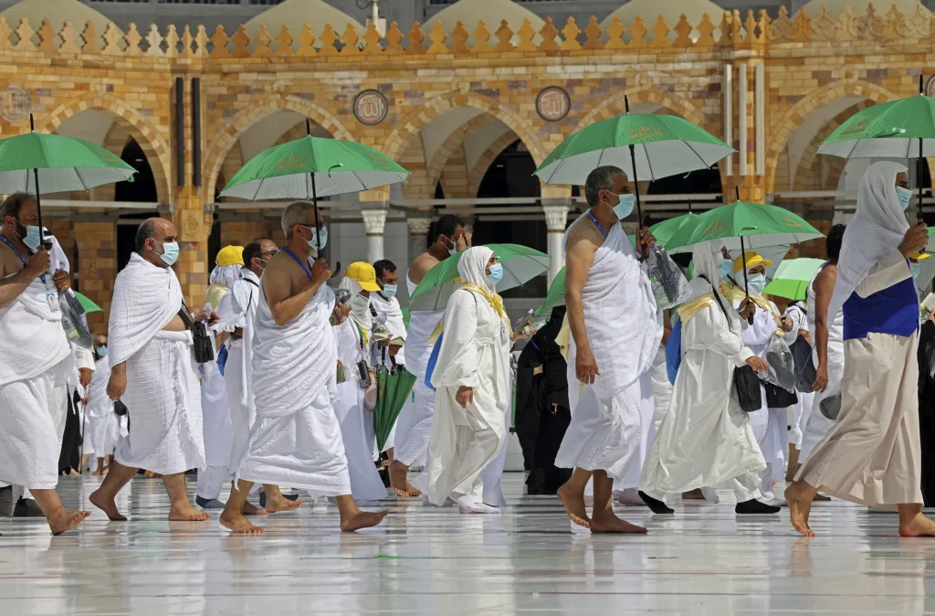 Saudi Arabia Warns Pilgrims of Brutal Heatwave During Hajj